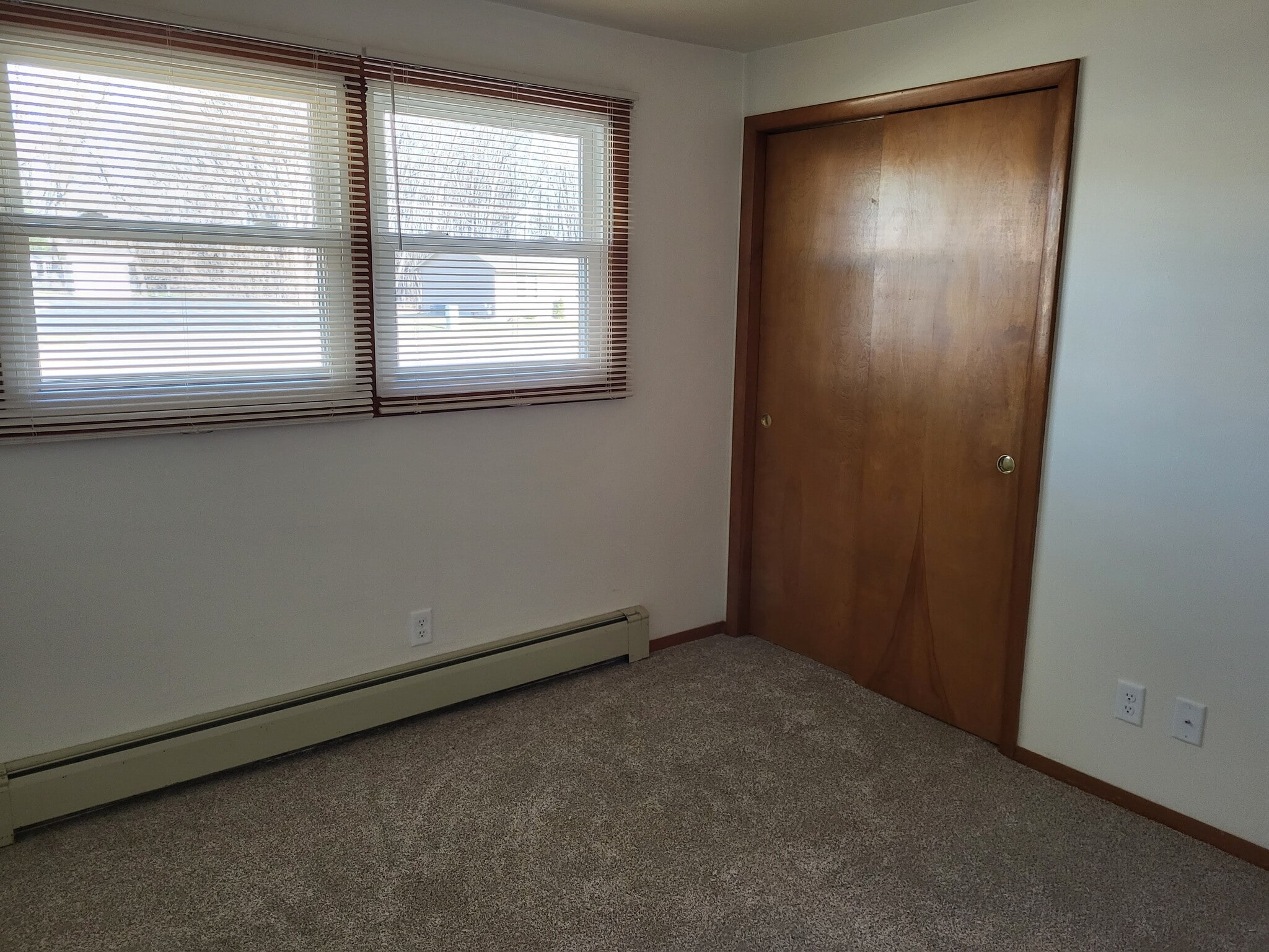 Building Photo - 1150 Cardinal Ln