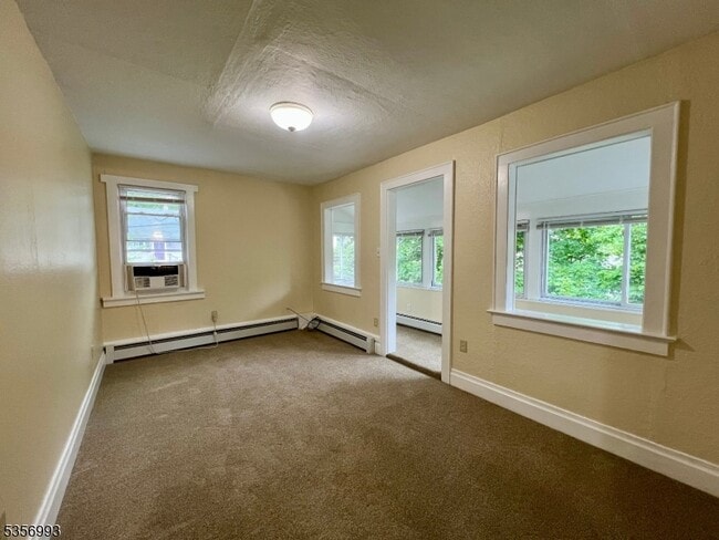 Building Photo - 482 Louisa Ave