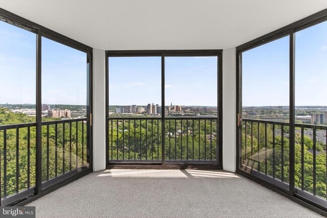 Building Photo - 5903 Mt Eagle Dr