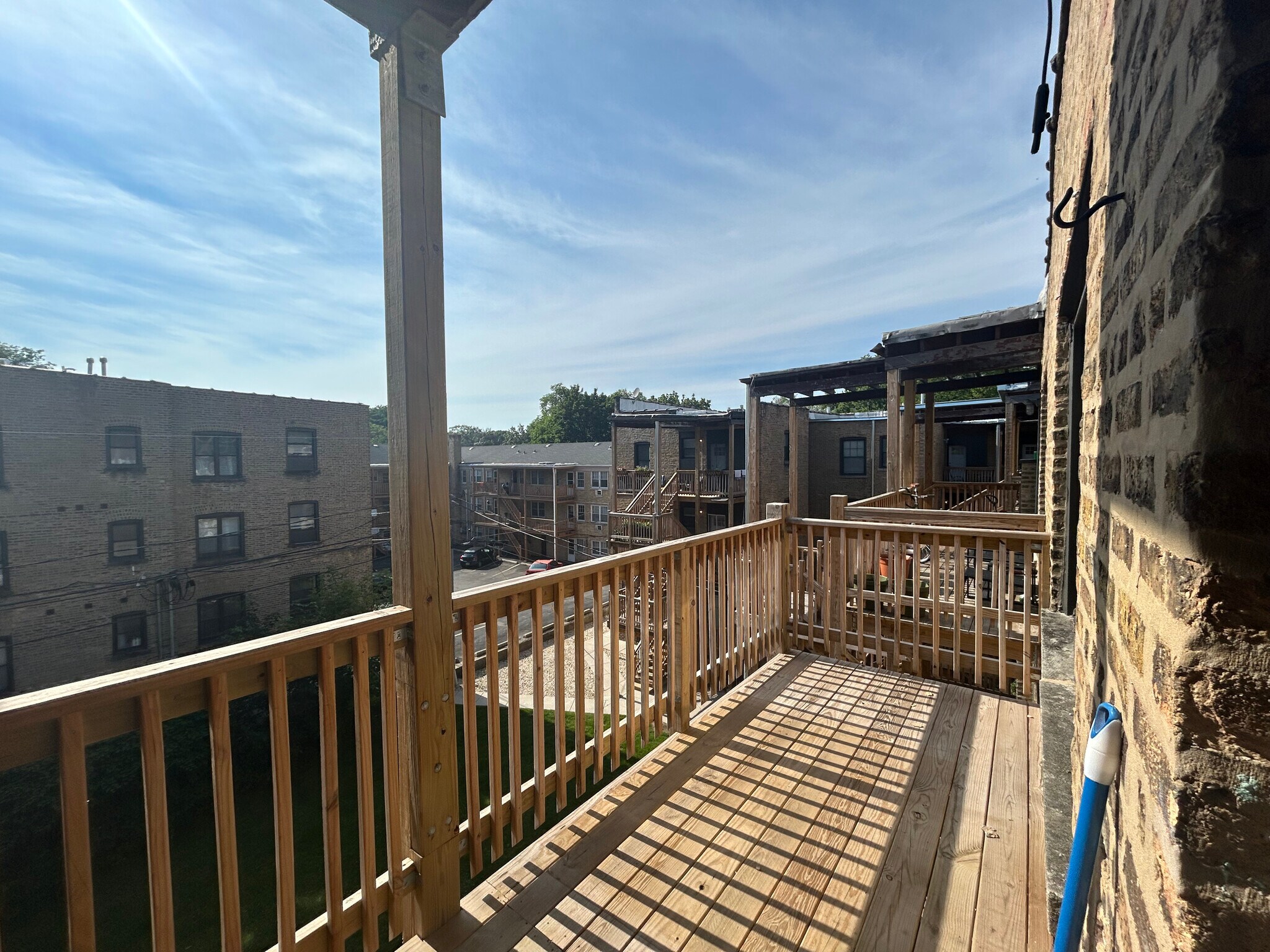 Building Photo - 1000 Crain St