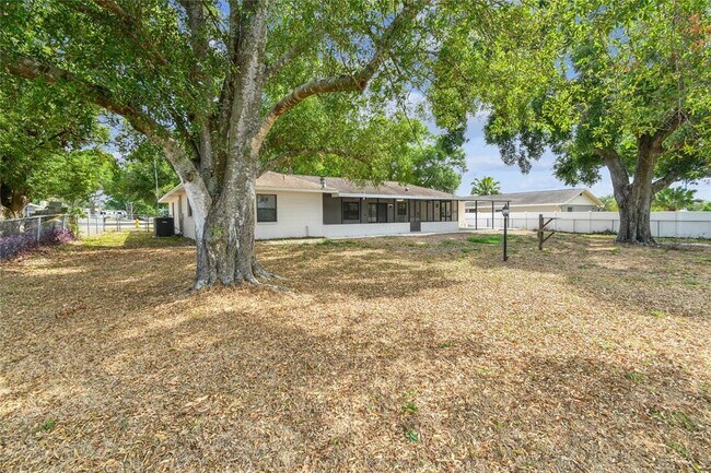 Building Photo - 1102 Shadowbrook Dr N