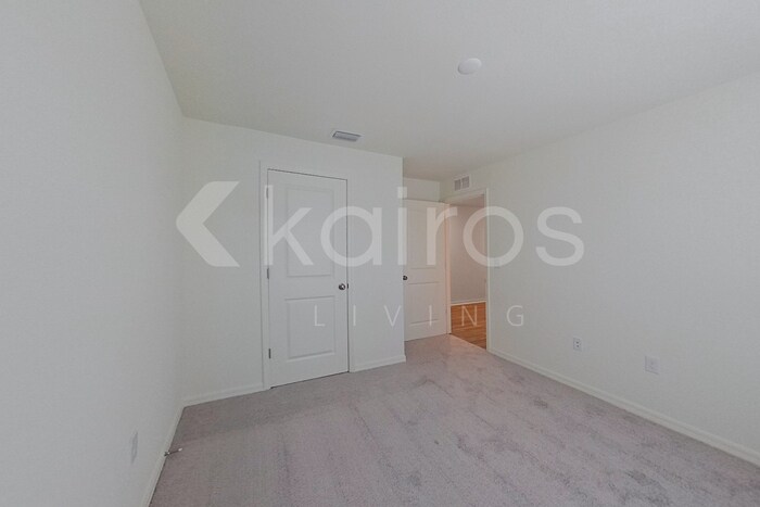 Building Photo - 2306 NW 20th Pl