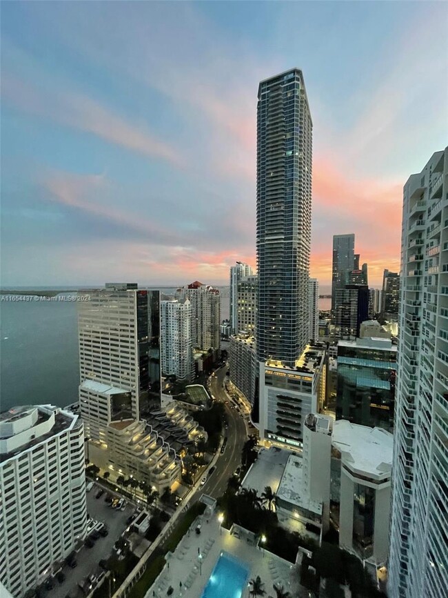 Building Photo - 950 Brickell Bay Dr