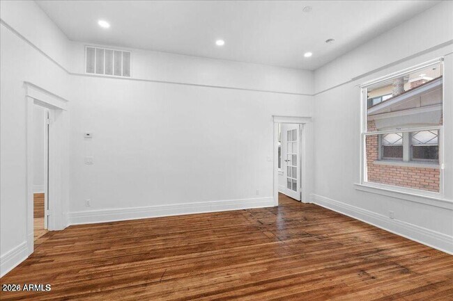 Building Photo - 825 N 3rd Ave