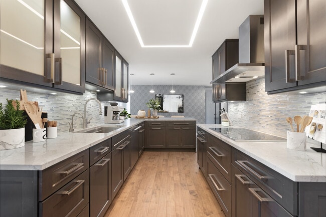 Building Photo - 200 E Delaware Pl