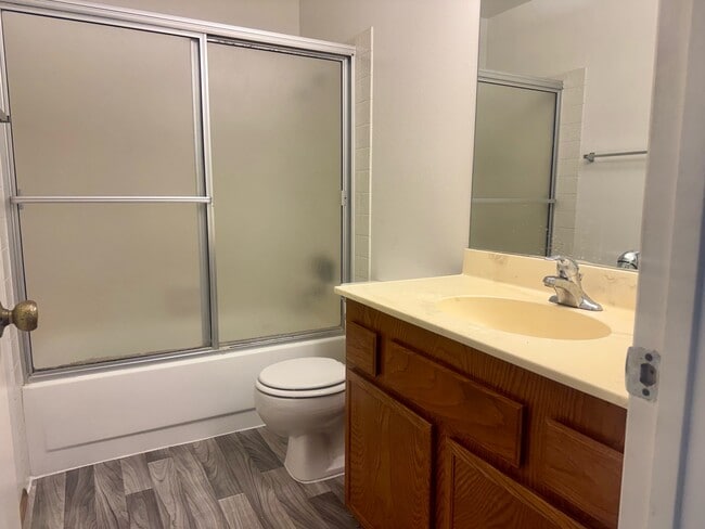 Building Photo - 5655 Riley St