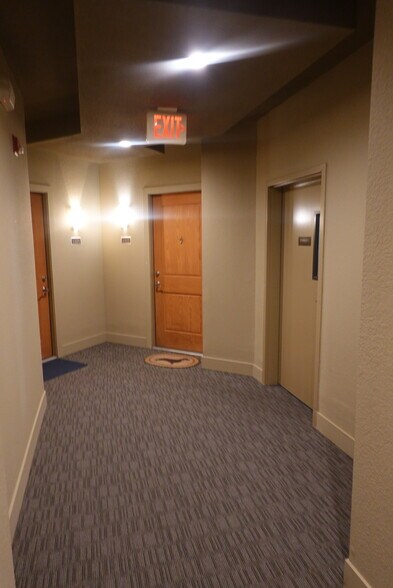 Building Photo - 7342 Oak Manor Dr