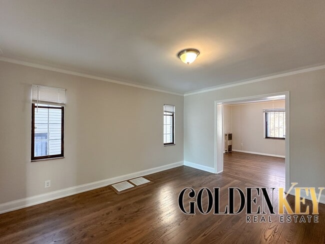 Building Photo - AVAILABLE NOW Home in University District ...