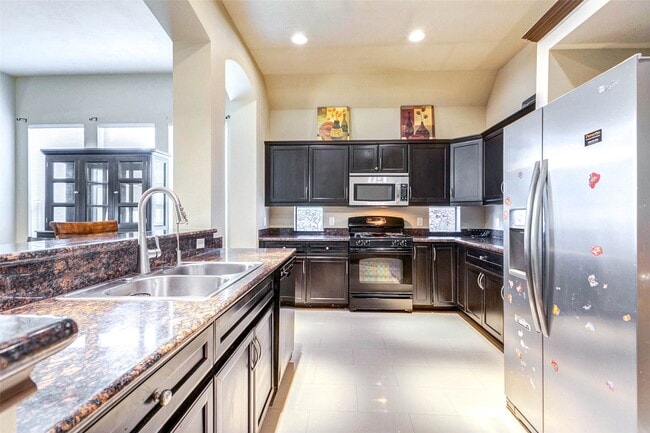 Building Photo - 940 Oak Lynn Dr