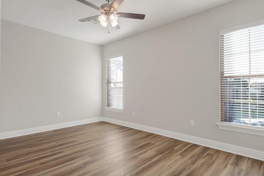 Building Photo - 139 Iberia St