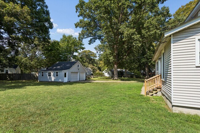Building Photo - 144 Nelson Dr
