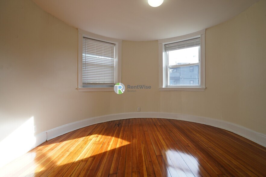 Building Photo - 7 Mt Hood Rd