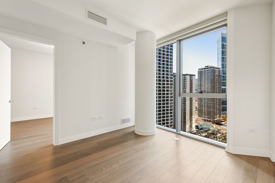 Building Photo - 211 N Harbor Dr