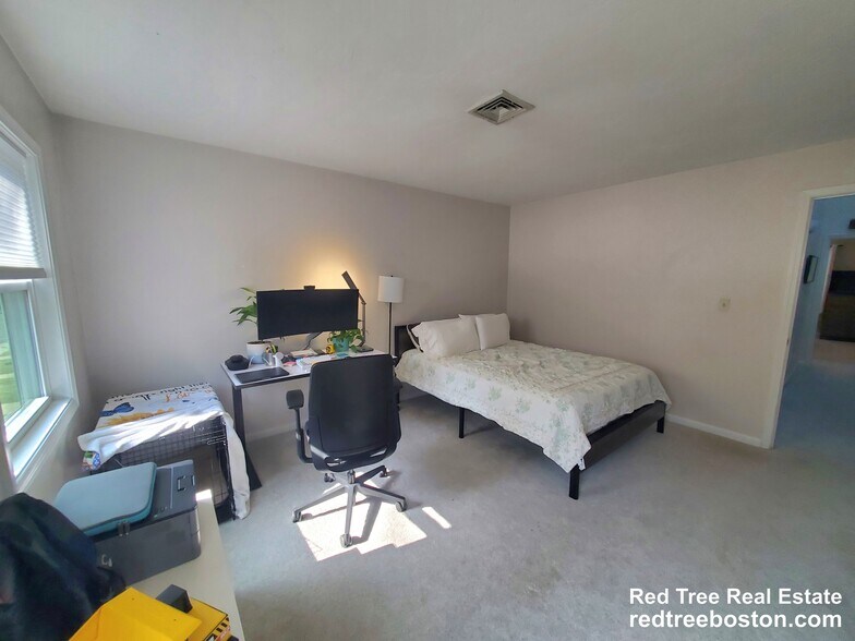 Building Photo - 1400 Lagrange St