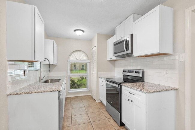 Building Photo - 5061 Amhurst Ln
