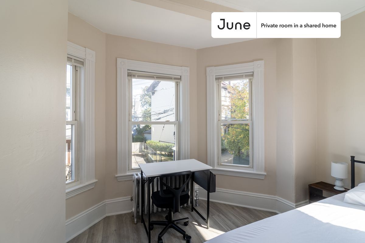 Building Photo - Room in Shared 7 bed/2 bath home
