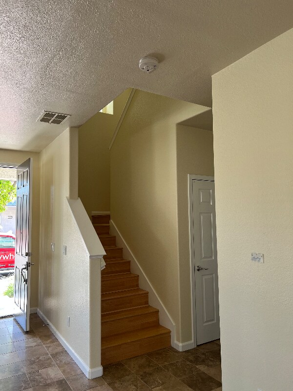 Building Photo - 9405 Clemente Dr