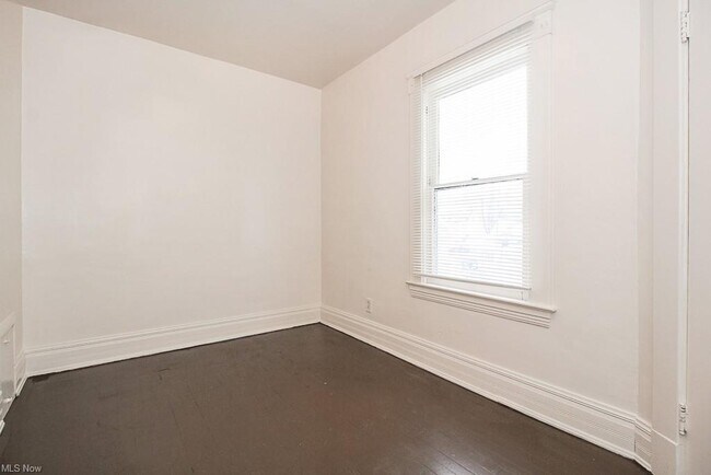 Building Photo - 1312 W 91st St