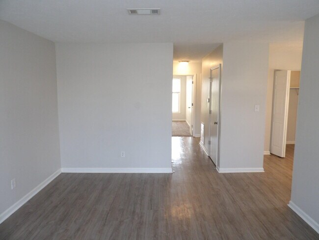 Building Photo - 114 Potomac Ct