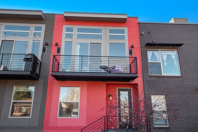 Building Photo - Modern Townhome Located in Denver's Skylan...