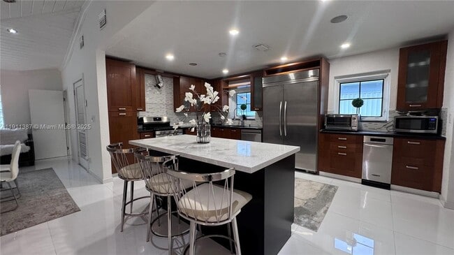 Building Photo - 1332 Van Buren St