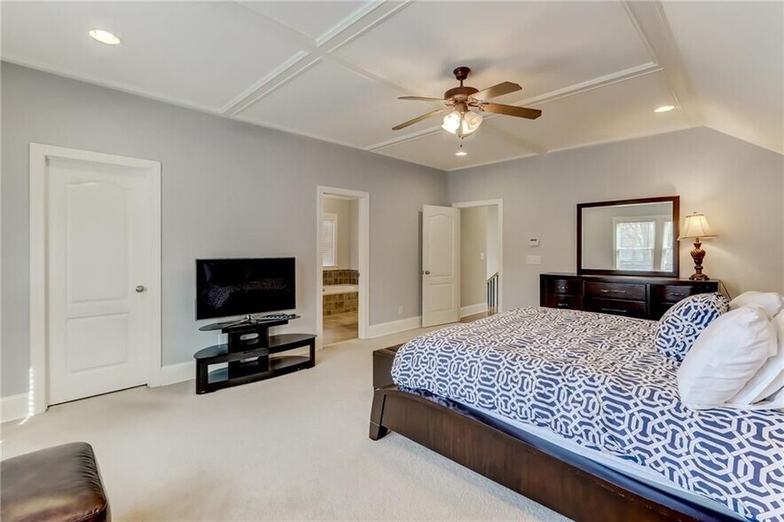 Building Photo - 345 Chastain St SE