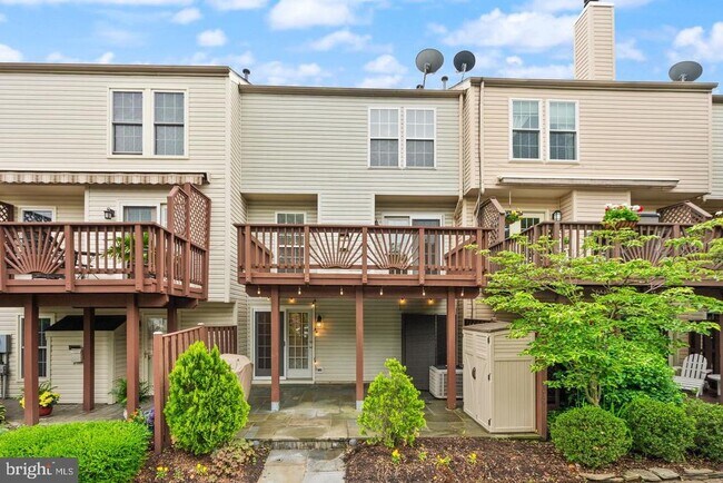 Building Photo - 917 Rolfe Pl