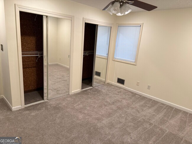 Building Photo - 5254 Deer Run Dr SW