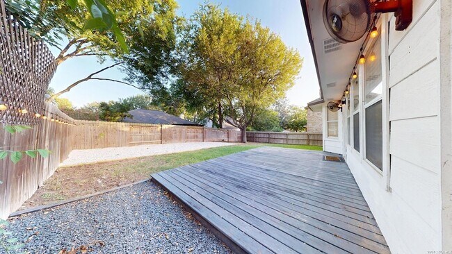 Building Photo - 1009 Crimson Cove Dr