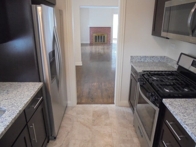 Building Photo - 408 W Sunset Rd