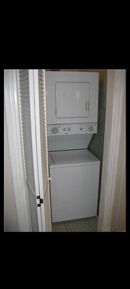 In unit laundry center - 3405 S May St