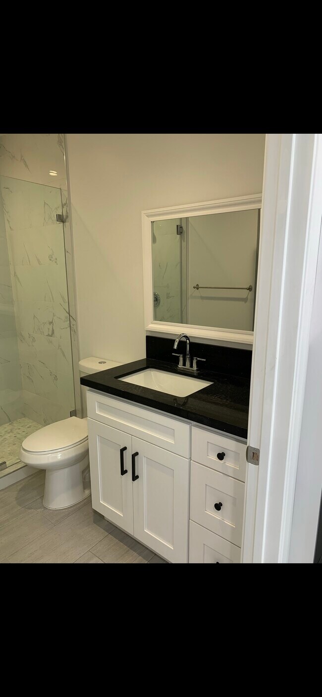 Building Photo - 10348 Petit Ave