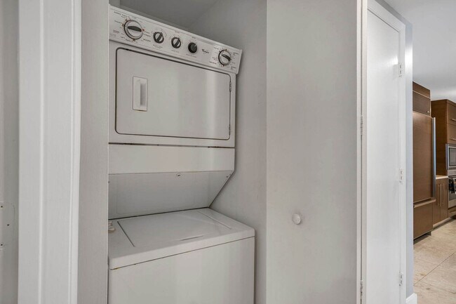 Building Photo - 485 Brickell Ave