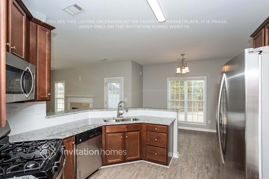Building Photo - 391 Vinings Vintage Cir SE