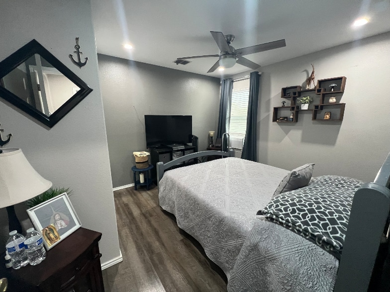 Building Photo - 6947 Lunar Way