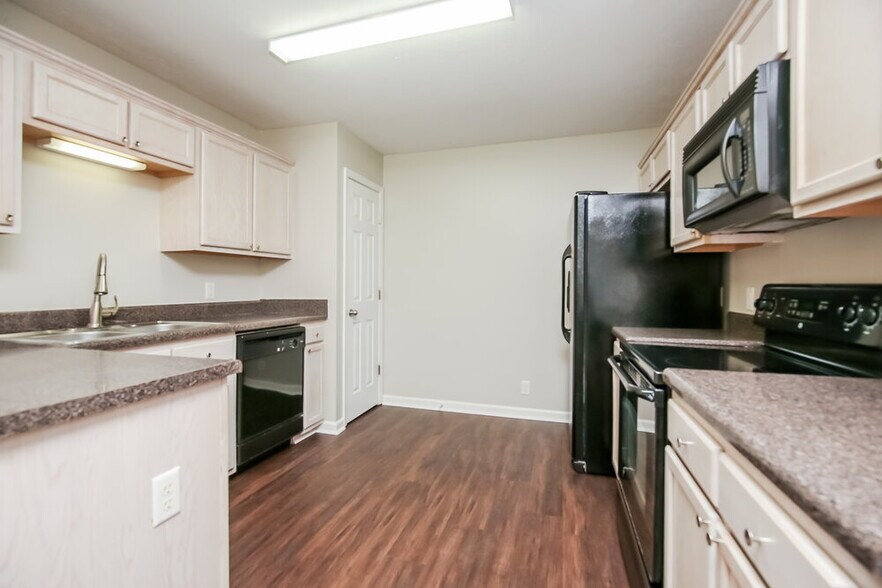 Building Photo - 7375 Ole Nottingham Dr