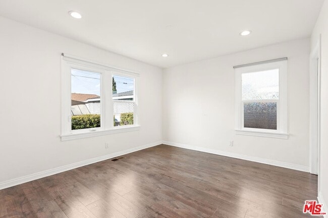 Building Photo - 6531 Arlington Ave