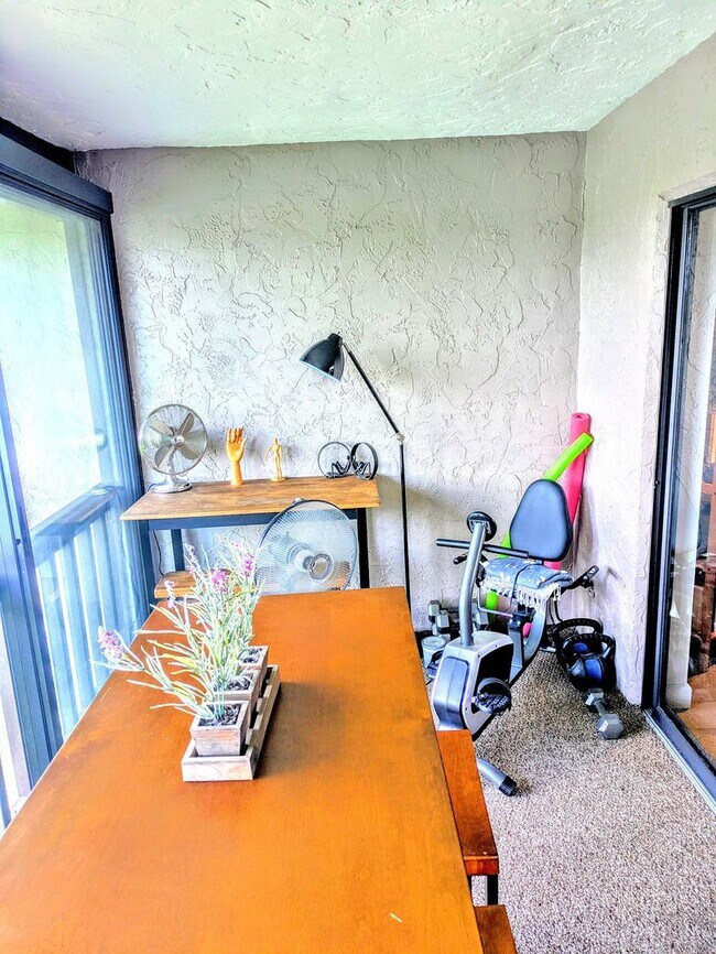 Building Photo - SEASONAL/SHORT TERM TURNKEY condo
