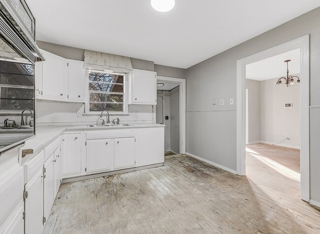 Building Photo - 4212 Elizabeth St