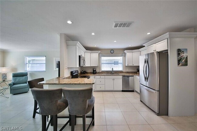 Building Photo - 671 98th Ave N