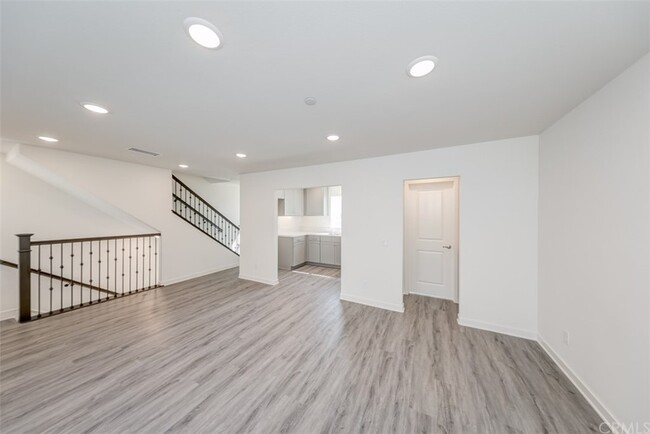 Building Photo - 9124 Huntington Dr
