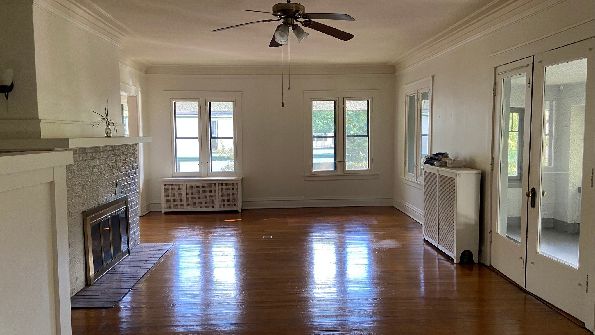 Living Room with indoor porch to the right - 202 N Ridgeland Ave