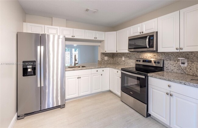 Building Photo - 14237 SW 94th Cir Ln