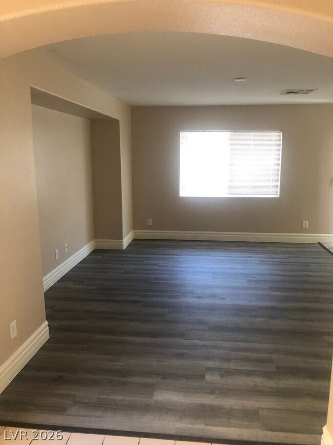 Building Photo - 298 Fairway Woods Dr