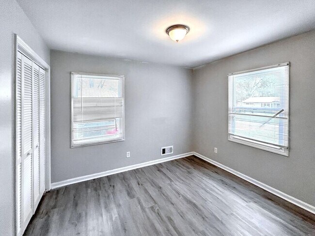 Building Photo - 717 Jackson Cir