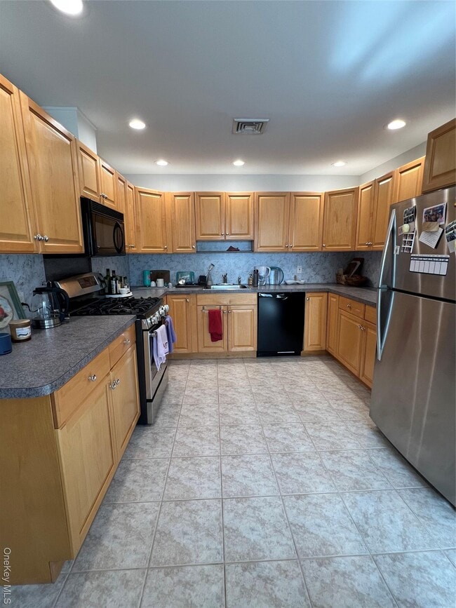 Building Photo - 31 B Marwood Rd N