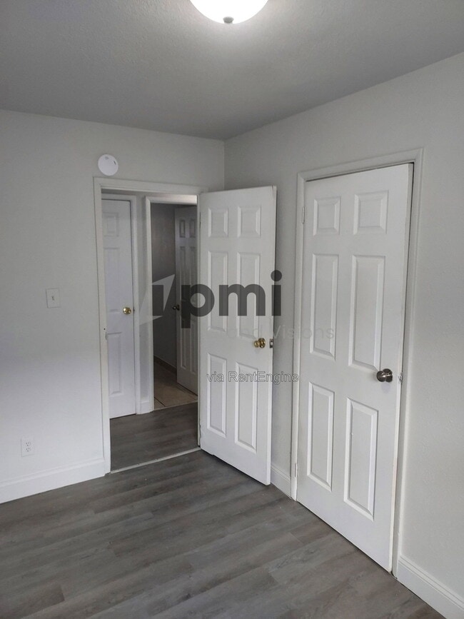 Building Photo - 801 Cantrell Heights St
