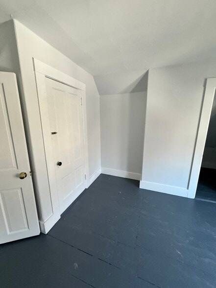 Building Photo - 96 Frost St