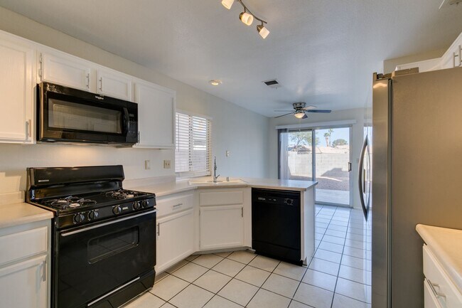 Building Photo - PARADISE VALLEY, 3 BDRM, 3 FULL BATH, 1 BDRM+FULL BATH DOWNSTAIRS, NO HOA