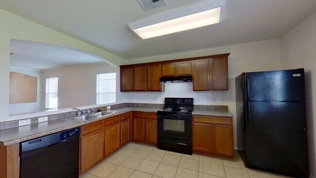 Building Photo - 411 Quail Hollow Dr